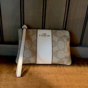 NEW Coach Corner Zip Wristlet